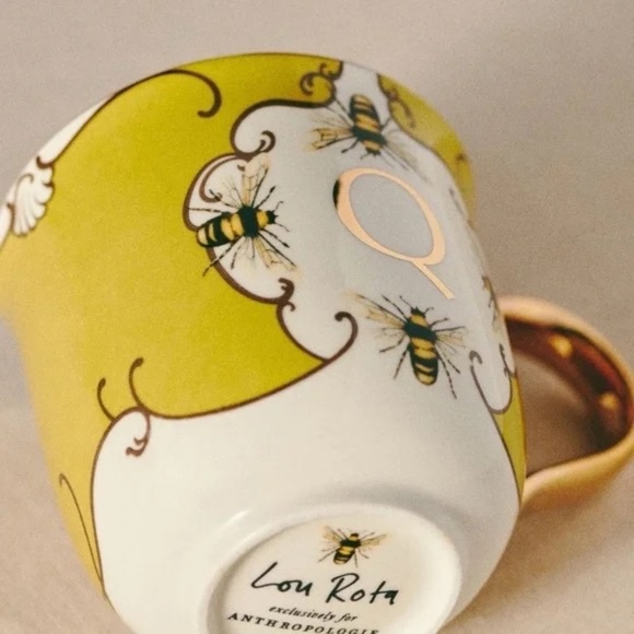 NWT Anthropologie Lou Rota Monogram Nature Mug Letter Q Queen Bee - Picture 3 of 3